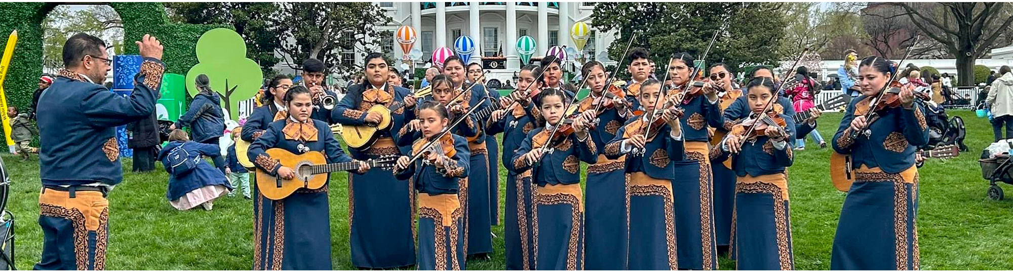 Mariachi students playing in front of the White House